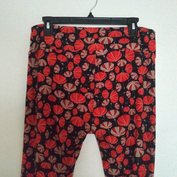 LuLaRoe Tall & Curvy Leggings – Red & Tan Umbrella Print – Black Background - Picture 4 of 9